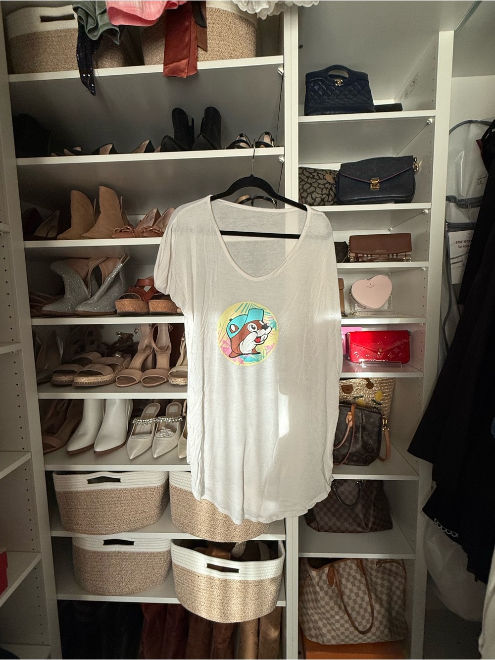 Women's Buc-ee’s White Scoop Neck Tee with Colorful Cartoon Graphic